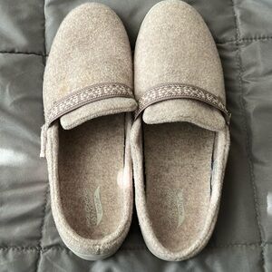 Skechers slipper shoes! Size 7.5. Worn twice!